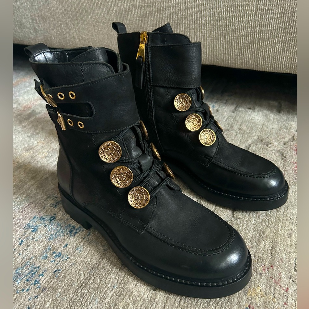 Strategia Medallion Combat Boot